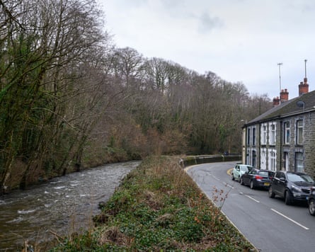 A thin strip of grass separating Nant Clydach from homes on a corner of Clydach Terrace