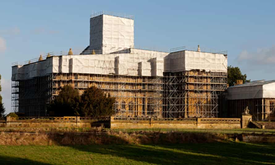 Toddington Manor di Gloucestershire masih menunggu restorasi setelah dibeli seharga £3m pada tahun 2005