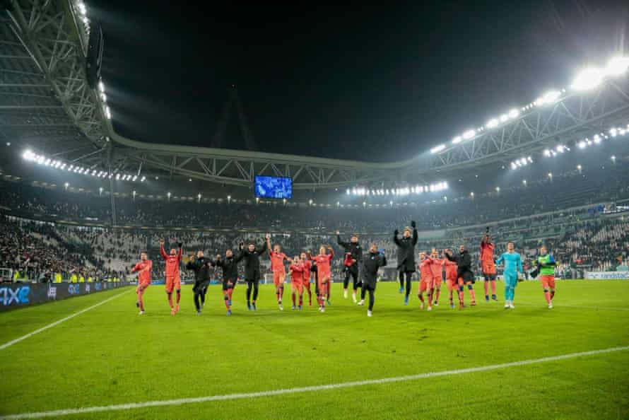Atalanta’s players celebrate in front of their fans after the 1-0 win at Juventus.