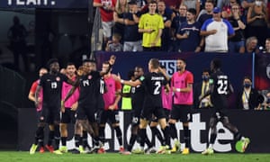 Kanadyjscy gracze świętowali po zdobyciu gola przeciwko Stanom Zjednoczonym, psując grę na amerykańskiej ziemi na początku tego roku.