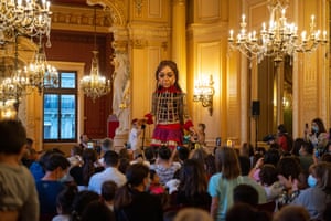 Geneva, Switzerland A public mini-concert takes place for the puppet at the Grand Théâtre de Geneve