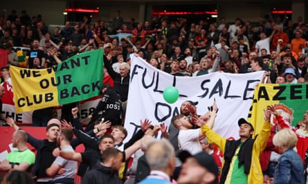 Ten years on from The Fellaini Window, United’s age of waste goes on | Manchester United 5 Manchester United fans stage a protest against the owners after last Saturday’s victory over Nottingham Forest