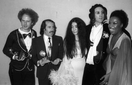 Flack, far right, at the 17th Grammy awards in New York in 1975, with, from left, Art Garfunkel, Paul Simon, Yoko Ono and John Lennon.