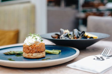 A dish with asparagus and a bowl of mussels in a pub
