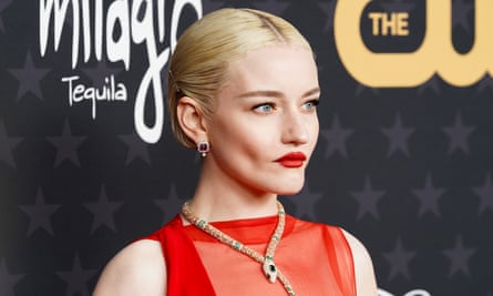 Julia Garner photographiée aux Critics 'Choice Awards 2023 le 15 janvier.