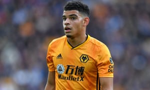 El mediocampista de los Wolves Morgan Gibbs-White enfrenta una acción disciplinaria de su club