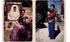 Αριστερά: Φρίντα με 1943 ζωγραφική της, Ντιέγκο στο μυαλό μου, το οποίο διαθέτει μια αυτοπροσωπογραφία με την παραδοσιακή φορεσιά Tehuana, και δεξιά: με ένα κατοικίδιο ζώο μαϊμού στον κήπο του Casa Azul