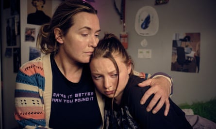 Kate Winslet and Mia Threapleton in I Am Ruth.