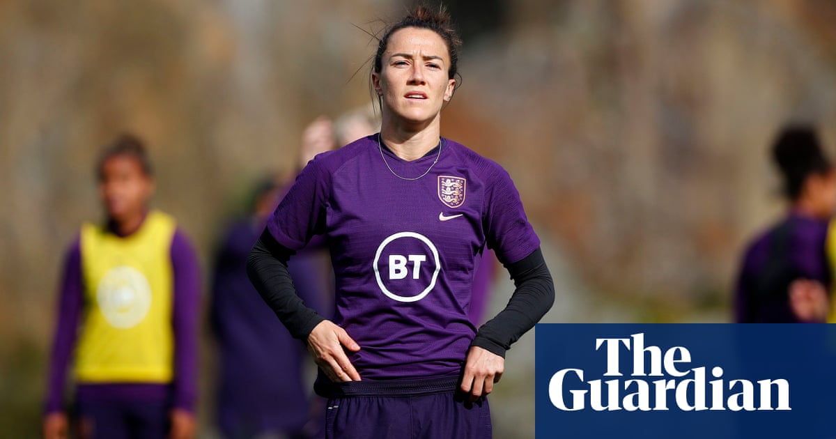 Lucy Bronze in spotlight by responding to my challenge, says Phil Neville