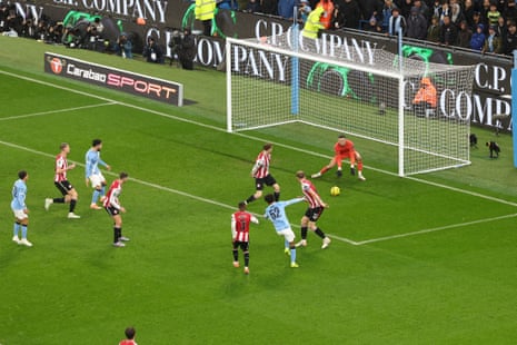 Oscar Bobb of Manchester City shoots.