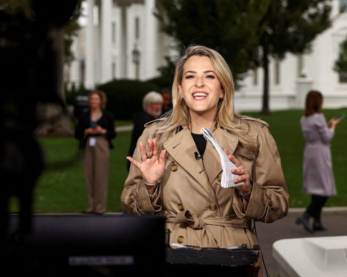 CNN reporter arrives at White House after judge rules against Trump's media ban – video