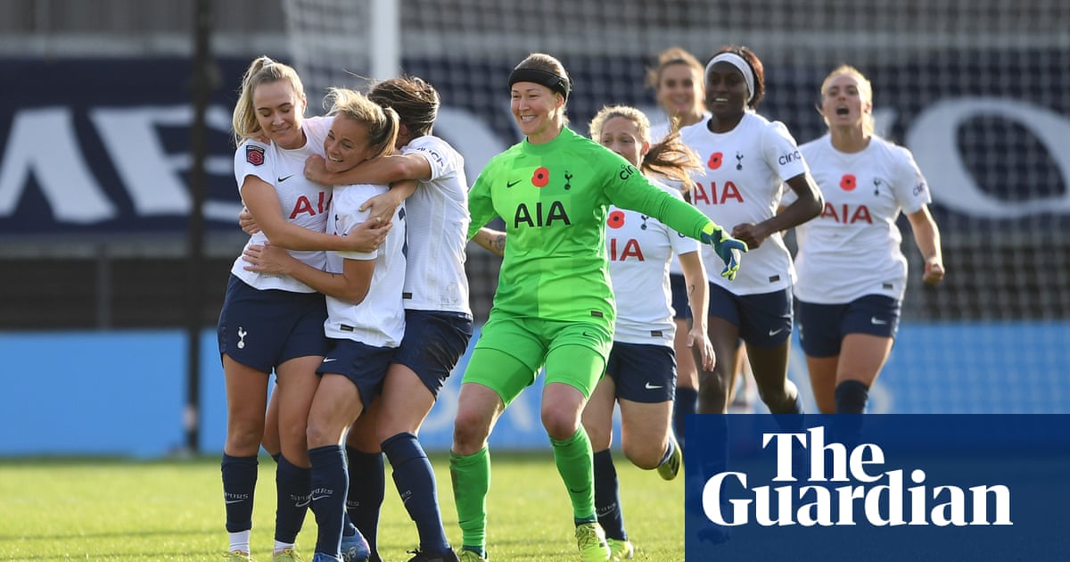 Percival’s late equaliser saves Spurs and dents Manchester United’s WSL hopes