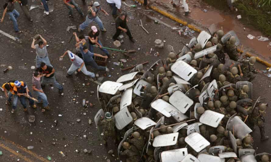 Supporters of ousted Honduras president Manuel Zelaya clash with soldiers near the presidential residency in Tegucigalpa on 29 June 2009.