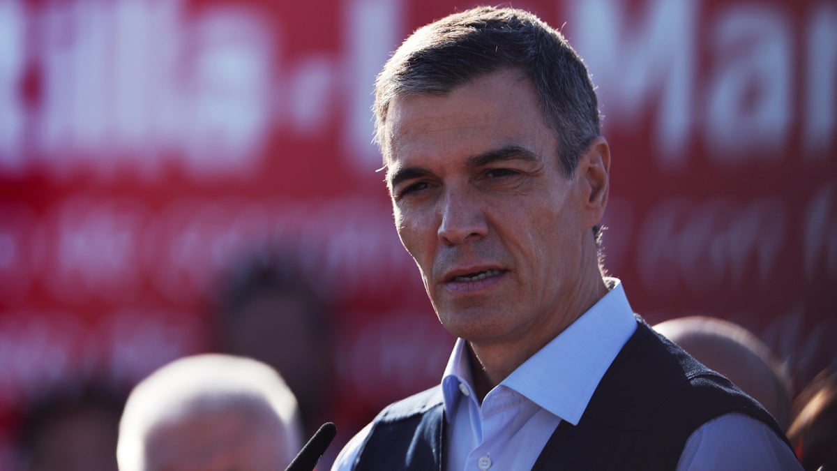 Spain in mourning after fatal rail crash, says Spanish prime minister - video