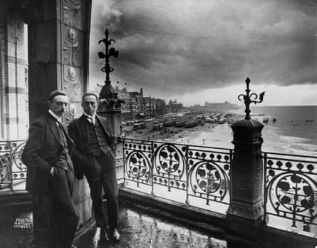 Léon Spilliaert, left, with the sculptor Oscar Jespers on the balcony of the Kursaal, Ostend, August 1925.