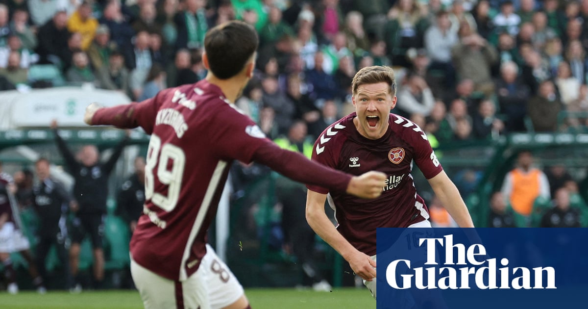 Hearts leave it late to sink nine-man Hibernian and capitalise on Rangers loss