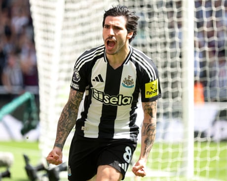 Newcastle open gap over Chelsea in top-five chase after Nicolas Jackson sees red