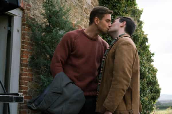 Oliver Jackson Cohen Height Victoria Pedretti 9 Facts
