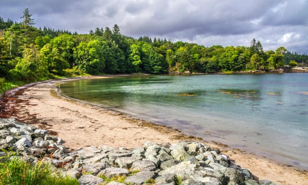 A quiet beach on the peninsula of Skye's Sleat.