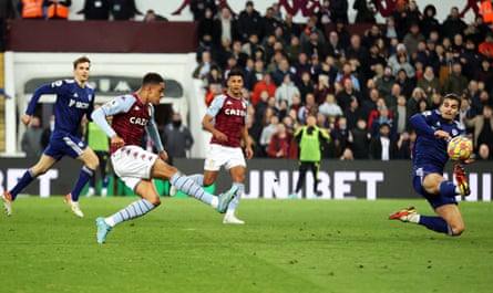 Jacob Ramsey scores Aston Villa’s third.