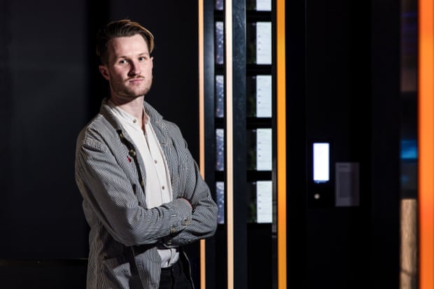 مطور الألعاب جوليان ويلتون في ACMI في ملبورن.