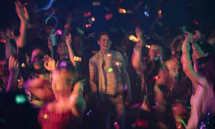 New teen drama Heartstopper has won praise from critics.