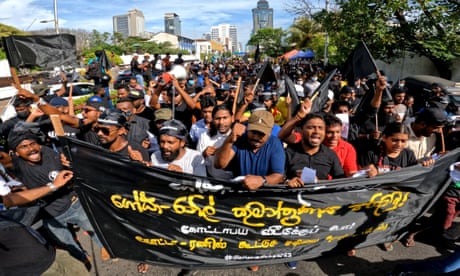 Sri Lankans demonstrating in front of the Presidential Secretariat at Galle Face Green on 28 May 2022, the 50th consecutive day of the protest.