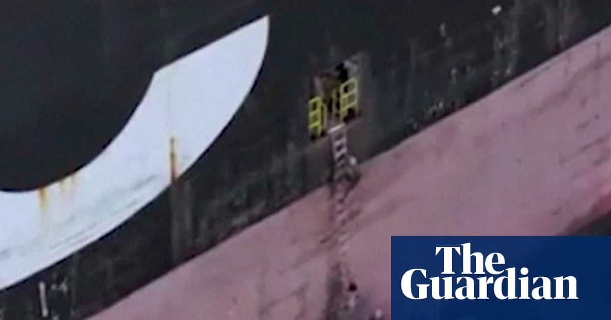 Trump claims US has total control over strait of Hormuz after Iran seizes two container ships