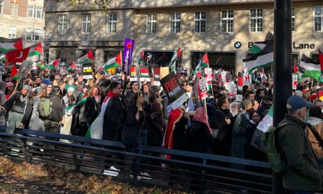 Manifestantes pro palestinos en Park Lane.
