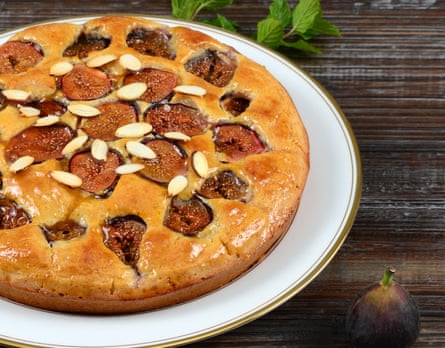 Look no cheese … a cake made with fresh figs and topped with roasted almond slices.