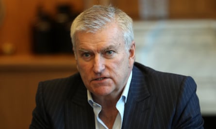 Kepala eksekutif RFU Bill Sweeney menghadapi media di Twickenham