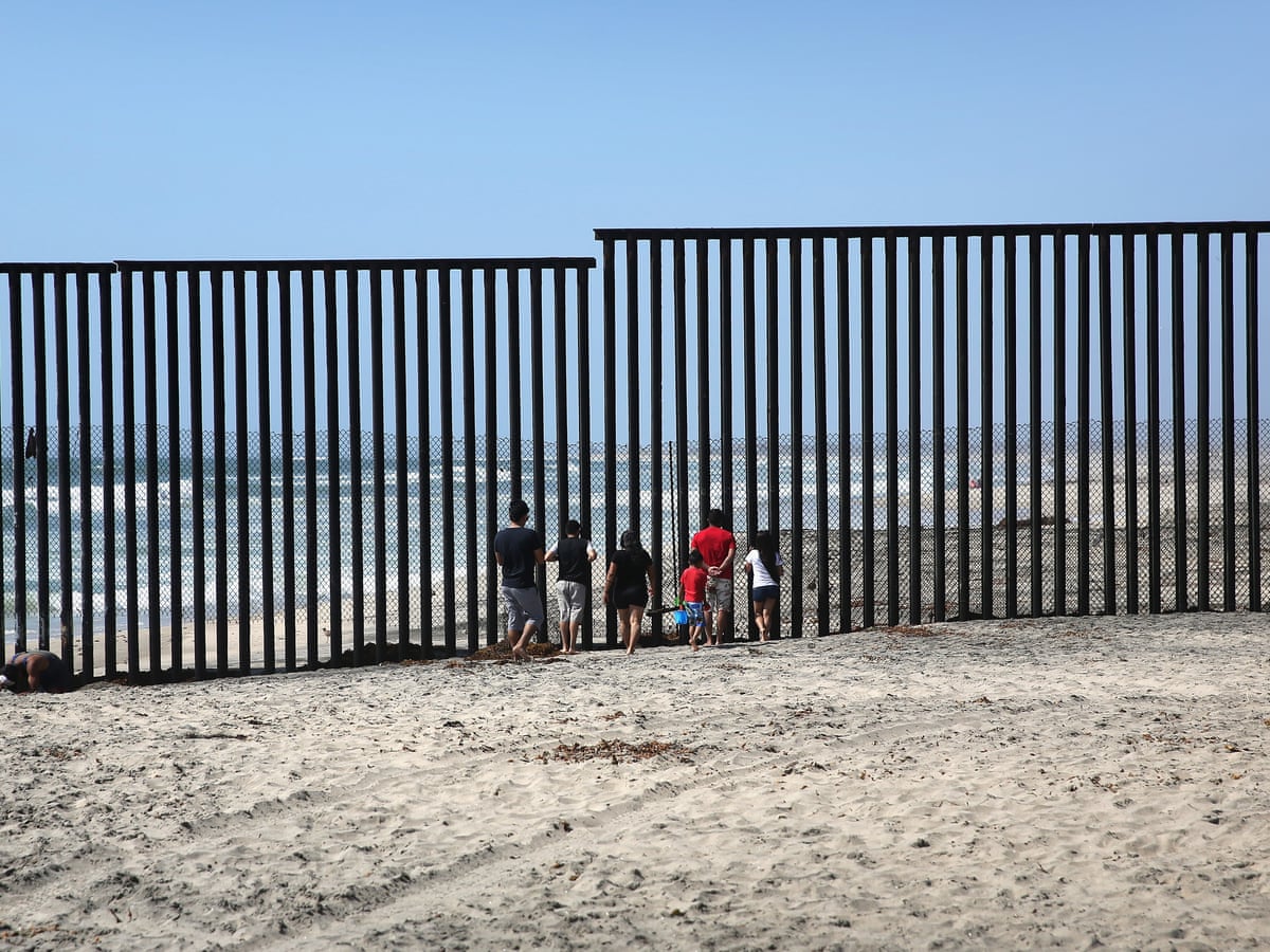 Mexican Border Fence Crossing mexican-border-fence-crossing