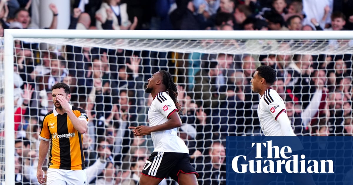 Fulham pressure on Arbeloa lifted after Alex Iwobi sinks Hull for first win