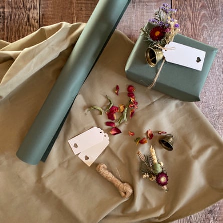 Dried flowers for topping Christmas presents
