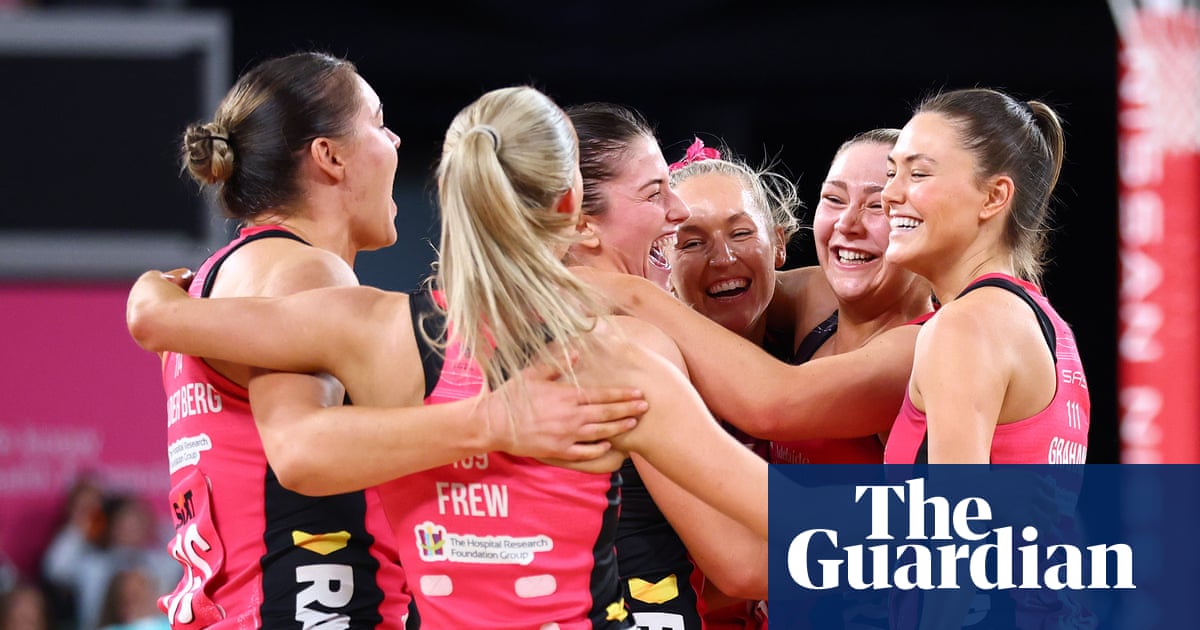 Adelaide Thunderbirds blitz Melbourne Vixens to win Super Netball grand final