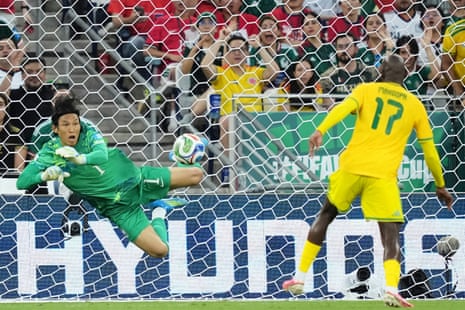 South Korea goalkeeper Kim Seung-gyu pulls off a brilliant save to deny Evidence Makgopa.