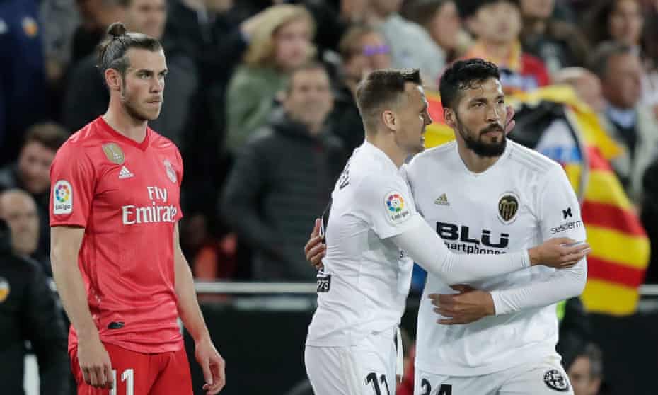 Valencia’s Ezequiel Garay celebrates with Denis Cheryshev as Gareth Bale looks on.