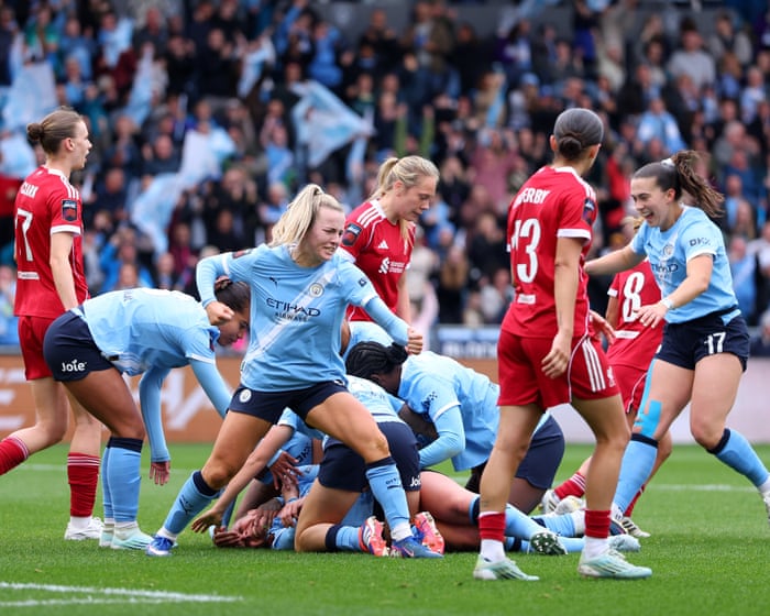 Manchester City on verge of WSL title after Knaak’s last-gasp winner sinks Liverpool