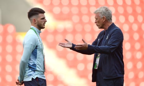 David Moyes (right) speaks to Declan Rice before West Ham bid to win their first European trophy in 58 years.