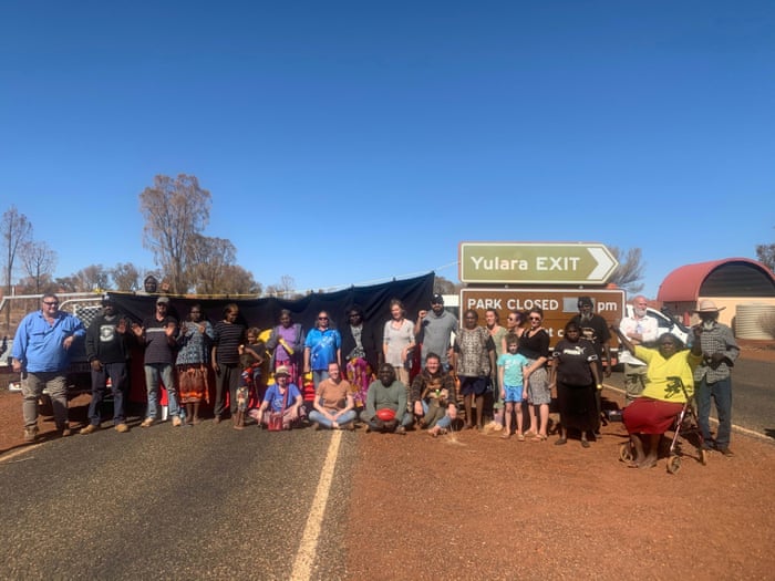People block entry to Uluru-Kata Tjuta national park to visitors from coronavirus hotspots on 3 August.