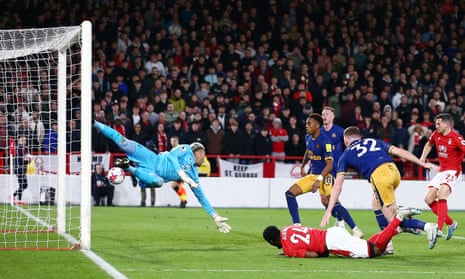 Elliot Anderson of Newcastle United scores a goal to make it 1-1 before it was disallowed by VAR for offside.