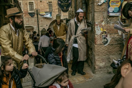 Ultra-Orthodox Jewish families gather in Mea Shearim