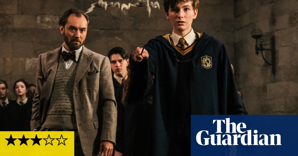 Fantastic Beasts The Crimes Of Grindelwald Review Jude Law S