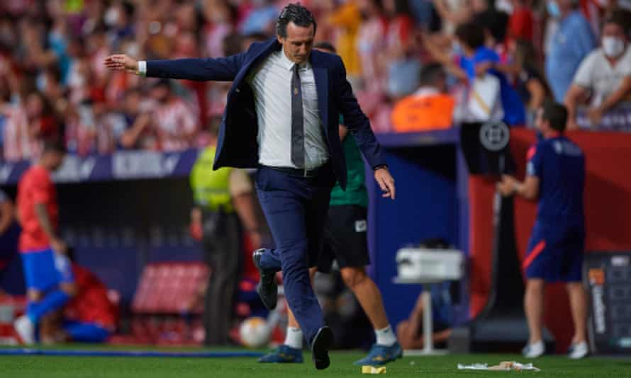 Unai Emery reacts during the La Liga match at the Metropolitano.