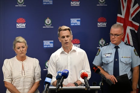 NSW Premier Chris Minns (centre) with the state police minister (left) and and state police commissioner Mal Lanyon attend a press conference following a shooting at Bondi Beach, in Sydney, Australia, December 14, 2025. AAP/Dean Lewins/via REUTERS ATTENTION EDITORS - THIS IMAGE WAS PROVIDED BY A THIRD PARTY. NO RESALES. NO ARCHIVE. AUSTRALIA OUT. NEW ZEALAND OUT. NO COMMERCIAL OR EDITORIAL SALES IN NEW ZEALAND. NO COMMERCIAL OR EDITORIAL SALES IN AUSTRALIA.
