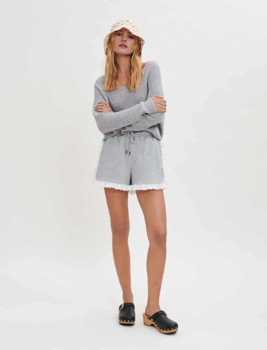 Meilleur short femme à porter été 2022 short gris cordon à volants par Maje