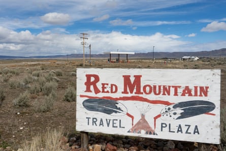 a sign saying ‘red mountain travel plaza’