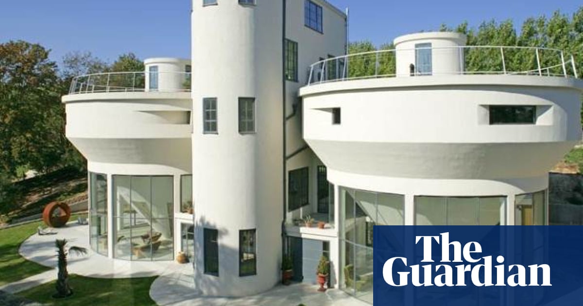Surreal Estate A Home In Converted Water Towers In Pictures