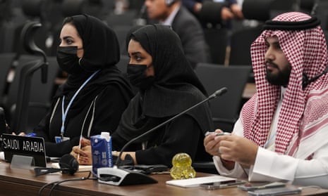 Two female and a male delegate from Saudi Arabia