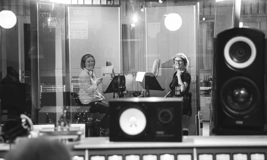 Anni-Frid and Agnetha in the studio